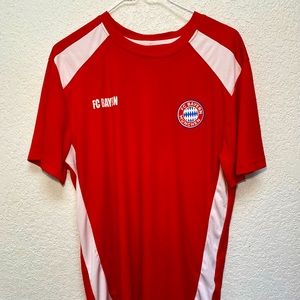 FC Bayern Official Merch Men’s Red Short Sleeve Shirt Size M Football Soccer